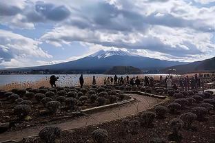 利物浦进球球迷闯入庆祝！努涅斯狂拍头，科纳特扔帽子！